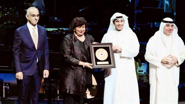 الدكتورة إيناس عبد