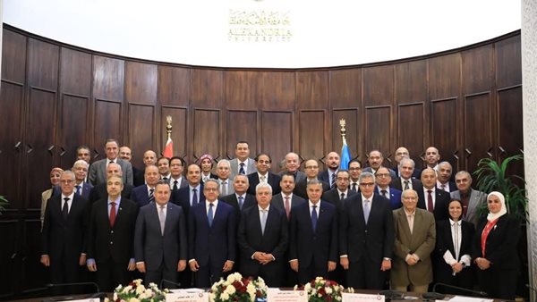  الدكتور أيمن عاشور