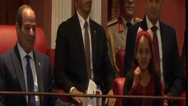 الرئيس السيسي والطفلة