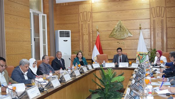 عقد  اجتماع مجلس