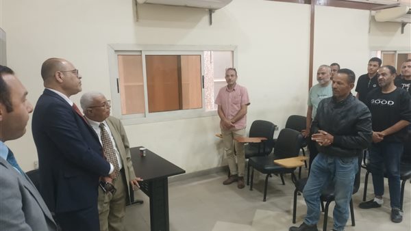 وزير العمل في جولة