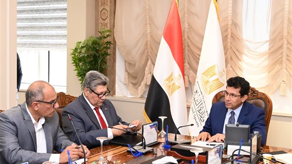 اجتماع وزير الشباب