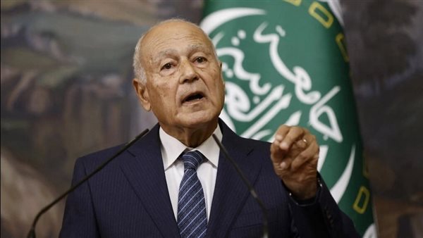 أبو الغيط يتقلد الوشاح