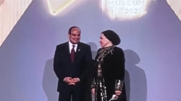 الرئيس السيسي وقرينته