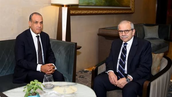  وزير الخارجية