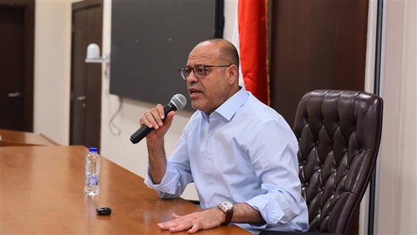  وزير العمل السيد