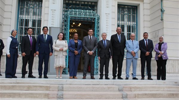 وزير الثقافة يلتقي