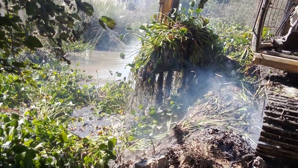 أعمال تطهير الترع