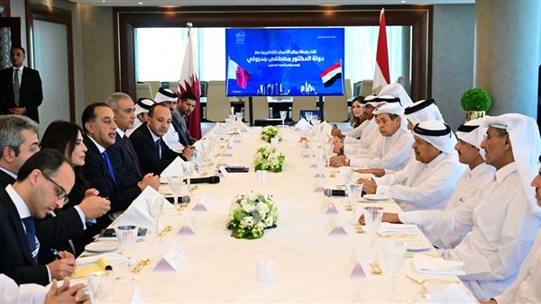 رئيس الوزراء مع 