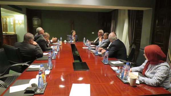 نقاش نائب وزير الصحة