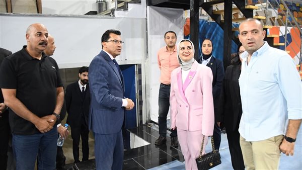 وزير الرياضة يصطحب