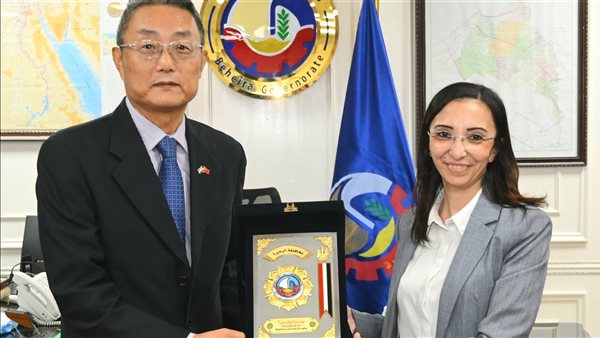 محافظ البحيره والقنصل