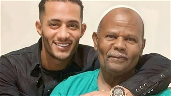 أحمد زاهر ينعى والد محمد رمضان ويطلب الدعاء له