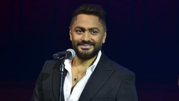 تامر حسني يطمئن ابنته: حفلي في فرنسا أثبت شعبيتي الكبيرة