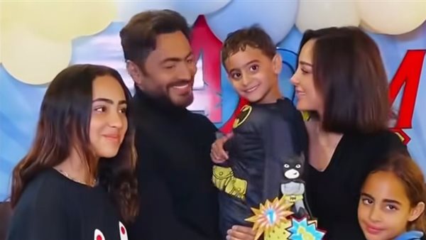 تامر حسني واسرته