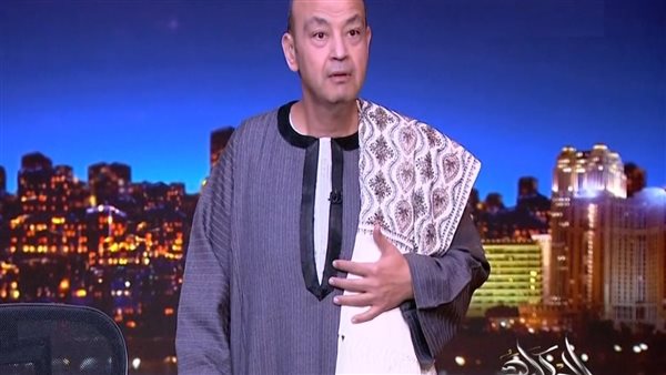 مصمم جلابية عمرو أديب يكشف تفاصيل الإعجاز في التصميم خلال 24 ساعة