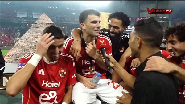 لاعبو الأهلي