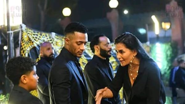 نجوم الفن يساندون