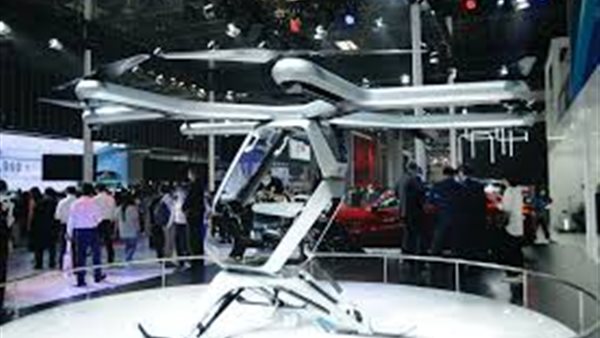 السيارة الطائرة الأولى