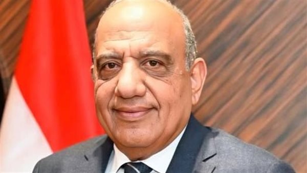 الدكتور محمود عصمت،