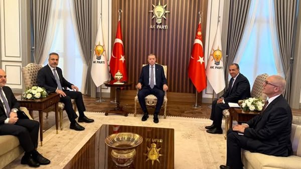 بدرعبد العاطى والرئيس