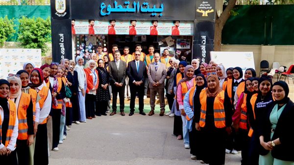  الدكتور  عمرو عثمان