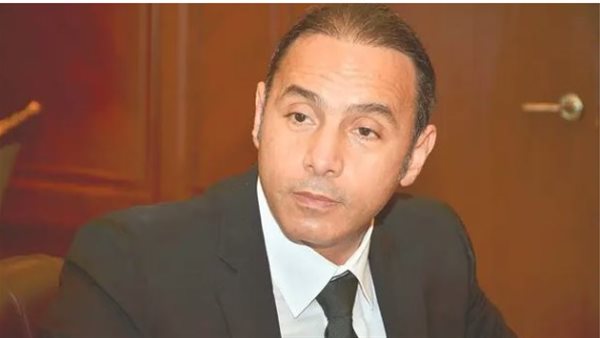 الدكتور إسلام عزام