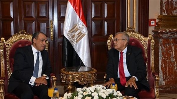 وزير الخارجية برفقة