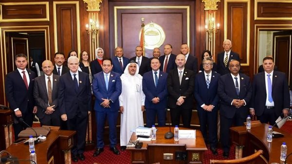 وزير الخارجية  مع