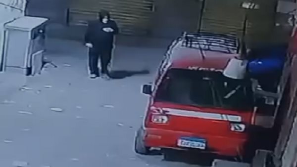 الحرامي لحظة السرقة