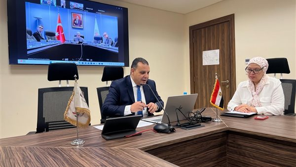  وزير الاستثمار والتجارة