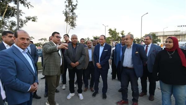 وزير الإسكان والمرافق