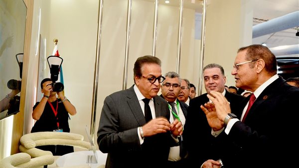 وزير الصحة و الاسكان