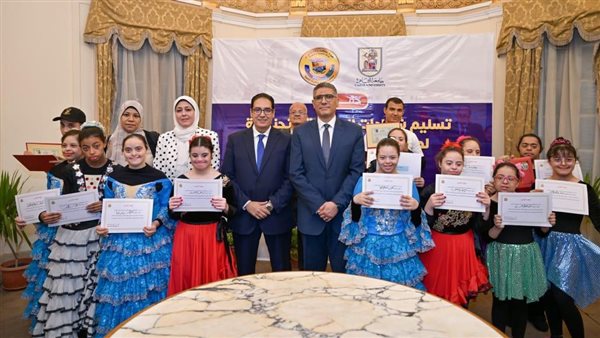  احتفالية لتسليم