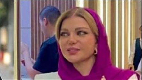 ياسمين الخطيب تتألق بالحجاب في ظهورها مع عبد الله رشدي شرطًا للحلقة المرتقبة