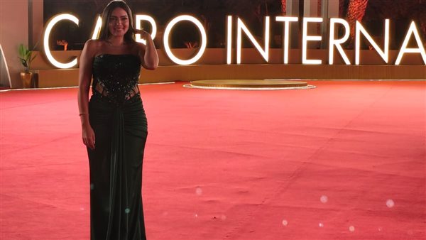 وئام مجدي تتألق بفستان أسود ساحر في مهرجان القاهرة السينمائي