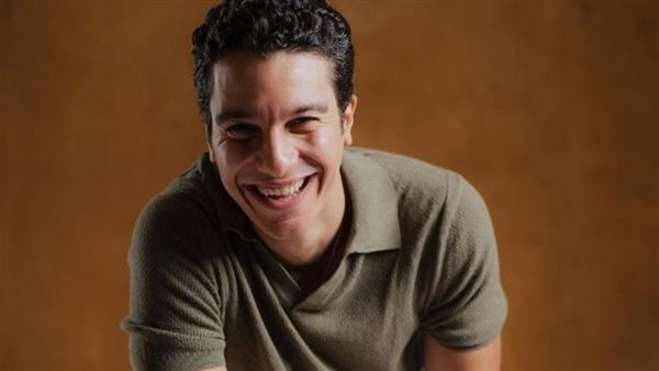 نور النبوي أول الحاضرين لندوة والده في مهرجان القاهرة السينمائي