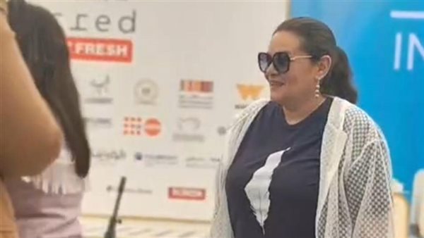 كاملة أبو ذكرى تحتضن محمد العدل في ندوة خالد النبوي بمهرجان القاهرة السينمائي