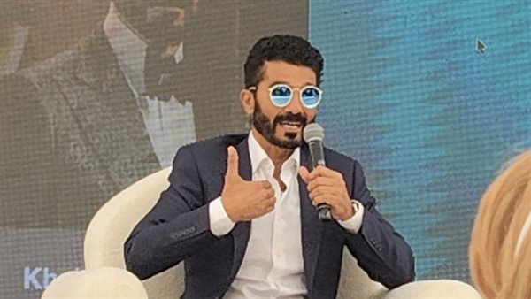 خالد النبوي يهدي جائزته لعمال السينما المصرية تكريمًا لجهودهم في صناعة الفن