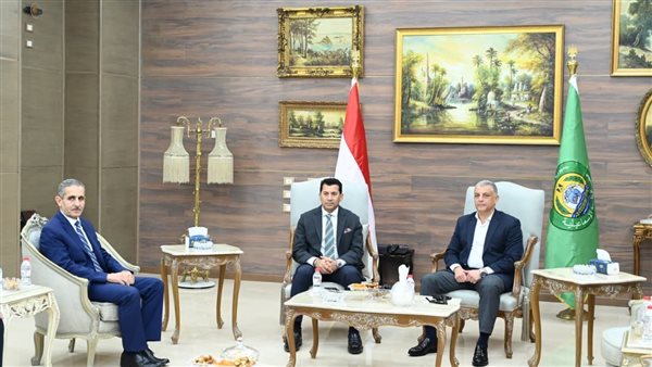 وزير الشباب والرياضة