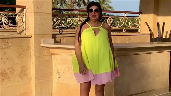 فيفي عبده تتألق برقصة ساحرة على أغنية دلع وأتدلع في الساحل الشمالي