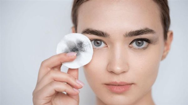 لإزالة المكياج 