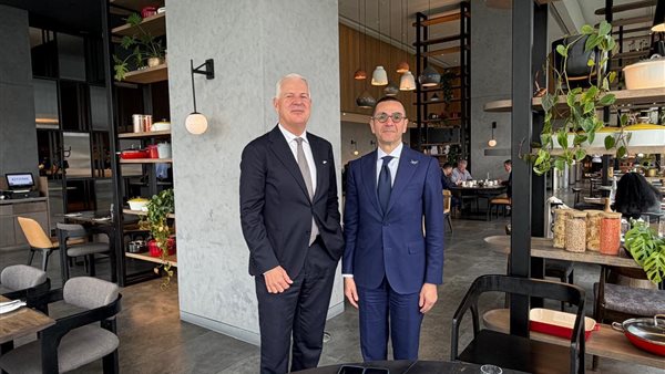  وزير الاستثمار والتجارة