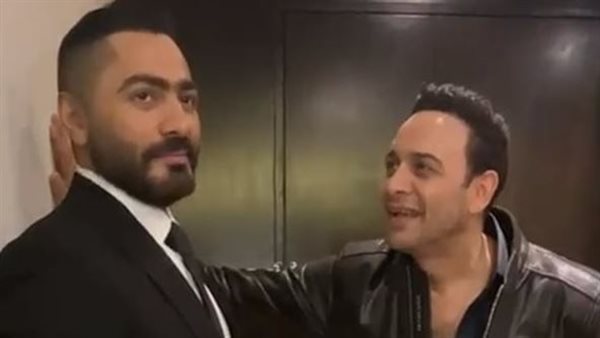 مصطفى قمر يدعو لتامر حسني بعد خضوعه لجراحة دقيقة