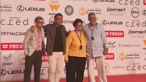 نجوم فيلم الحياة بعد سهام يتألقون على الريد كاربت في مهرجان القاهرة السينمائي