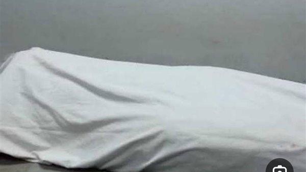 أب يقتل ابنته ضربًا بعصا في الشارع بسبب رفضها العمل معه