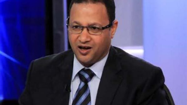  الكاتب الصحفي محمود