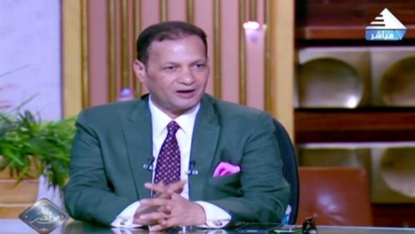 الكاتب الصحفي محمود