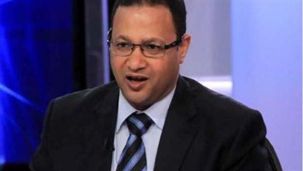  الكاتب الصحفي محمود