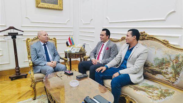  محافظ القاهرة مع